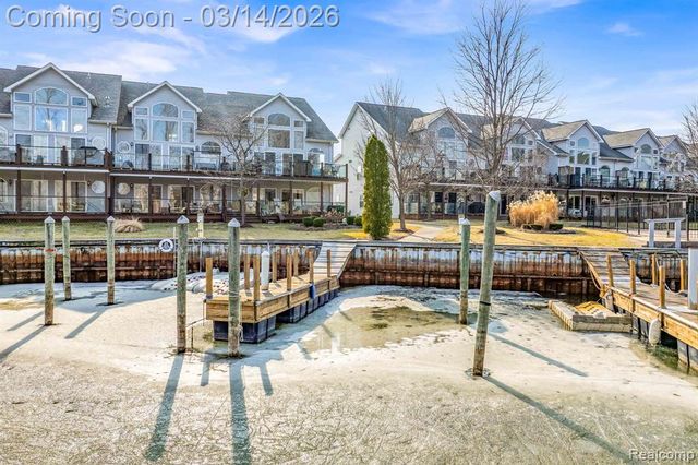 37824 Jefferson Avenue, Harrison Twp, MI 48045