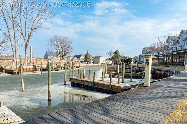 37824 Jefferson Avenue, Harrison Twp, MI 48045