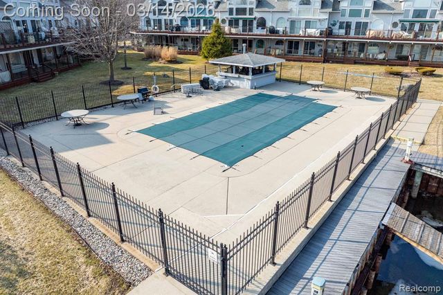 37824 Jefferson Avenue, Harrison Twp, MI 48045