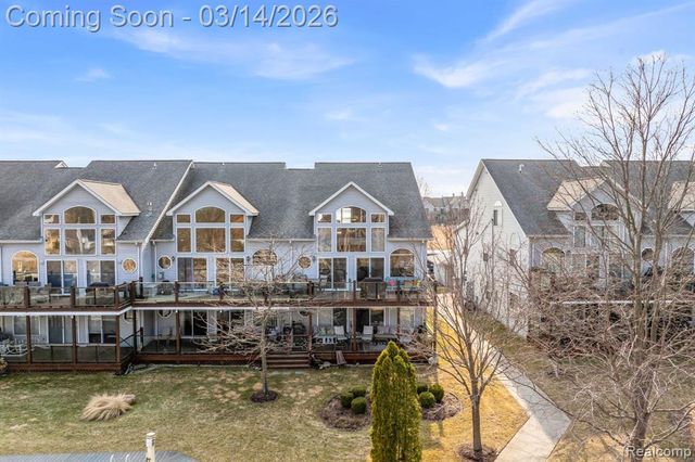 37824 Jefferson Avenue, Harrison Twp, MI 48045