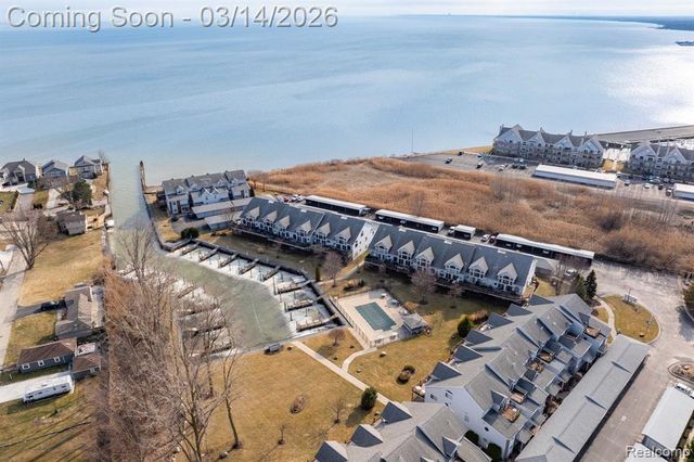 37824 Jefferson Avenue, Harrison Twp, MI 48045