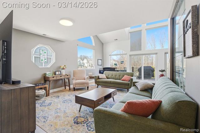 37824 Jefferson Avenue, Harrison Twp, MI 48045