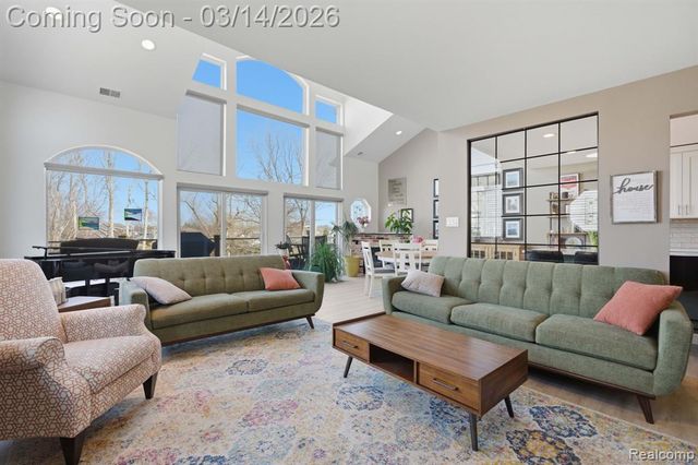 37824 Jefferson Avenue, Harrison Twp, MI 48045