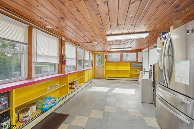 73 Cayuga Ave, Rockaway Twp., NJ 07866