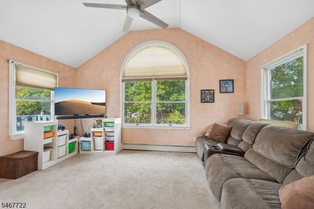 73 Cayuga Ave, Rockaway Twp., NJ 07866