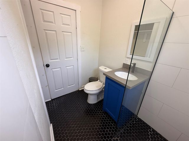 1 Canal Court, Houston, TX 77011