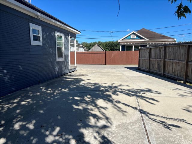 1 Canal Court, Houston, TX 77011