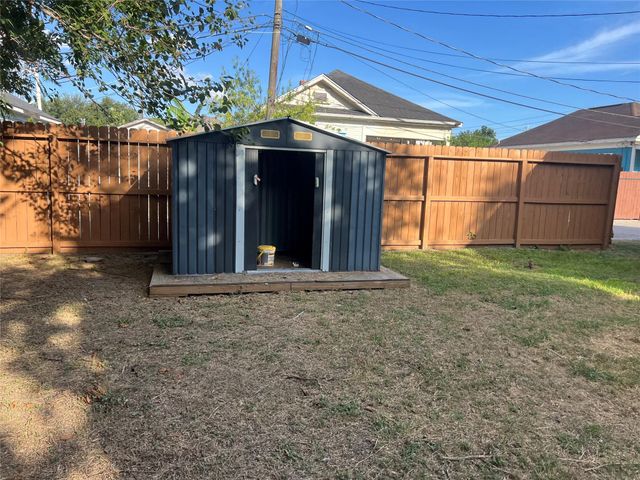 1 Canal Court, Houston, TX 77011