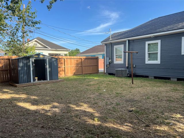 1 Canal Court, Houston, TX 77011