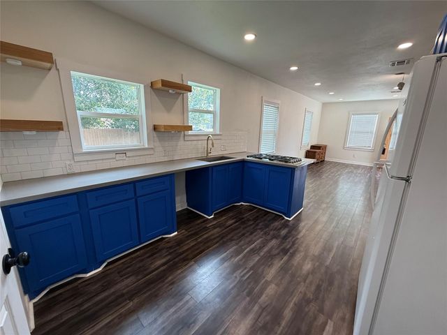 1 Canal Court, Houston, TX 77011