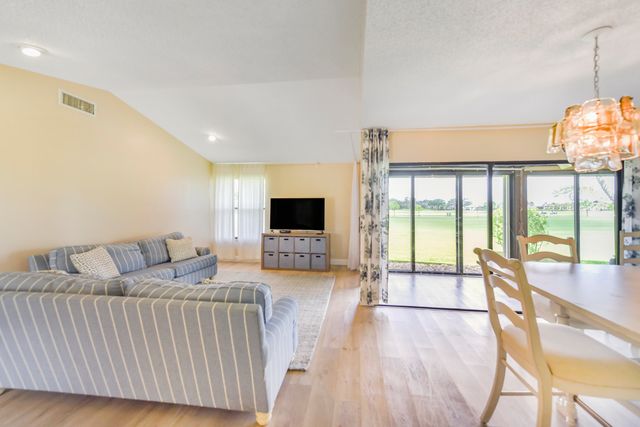 13355 Touchstone Place, Palm Beach Gardens, FL 33418