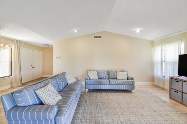 13355 Touchstone Place, Palm Beach Gardens, FL 33418