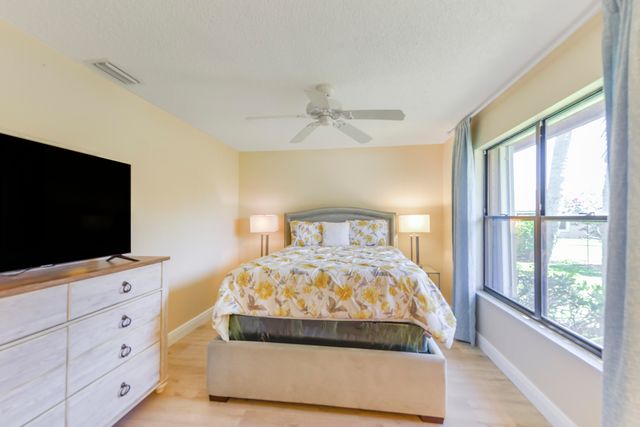 13355 Touchstone Place, Palm Beach Gardens, FL 33418