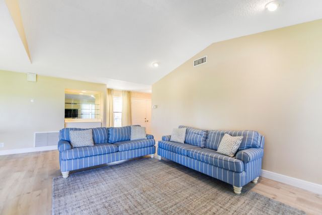 13355 Touchstone Place, Palm Beach Gardens, FL 33418
