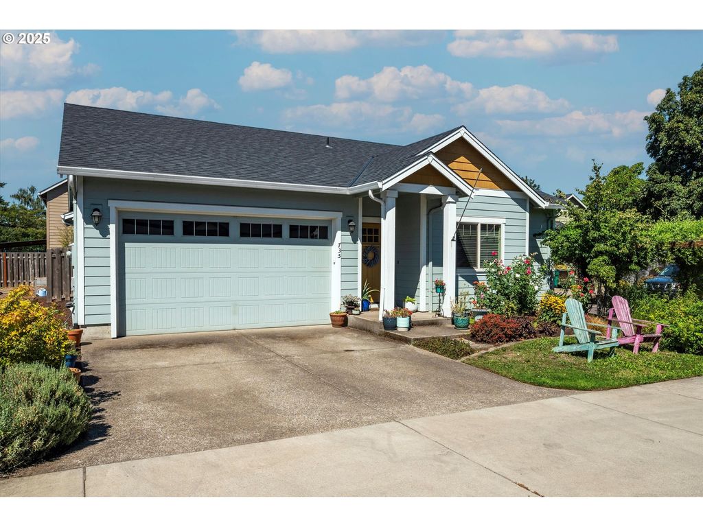 735 N COLLEGE St, Newberg, OR 97132