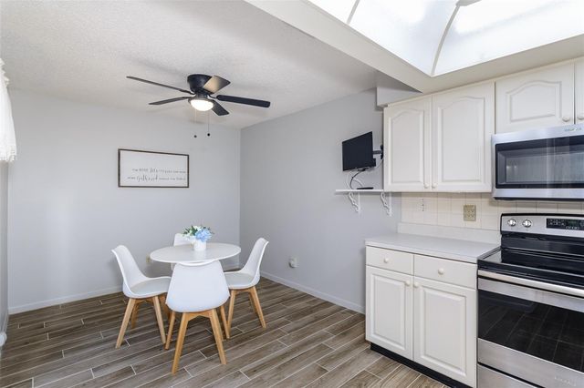 1139 ORANGE TREE CIRCLE E A, Palm Harbor, FL 34684