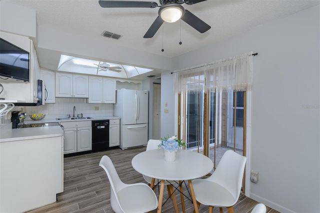 1139 ORANGE TREE CIRCLE E A, Palm Harbor, FL 34684