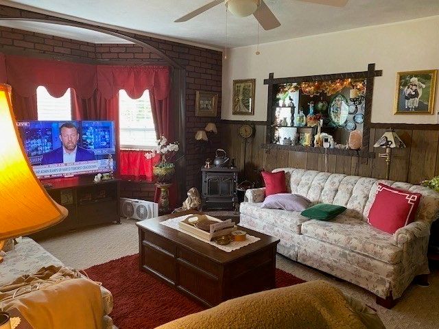 27 A-B Grafton St, Millbury, MA 01527
