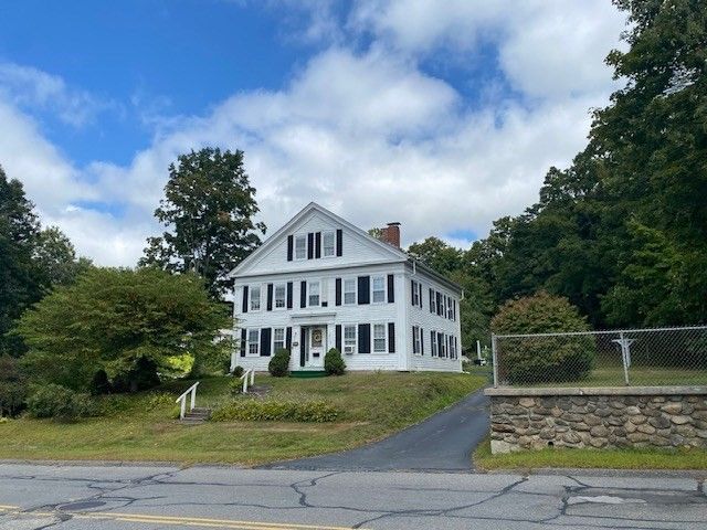 27 A-B Grafton St, Millbury, MA 01527