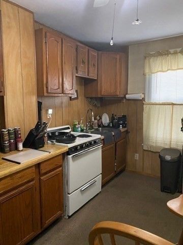 27 A-B Grafton St, Millbury, MA 01527