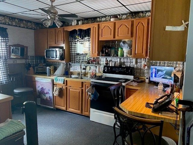27 A-B Grafton St, Millbury, MA 01527