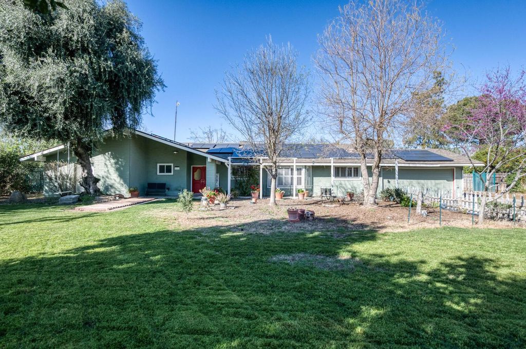 Image 1 of property listing at 6732 E Harvey Avenue, Fresno, CA 93727