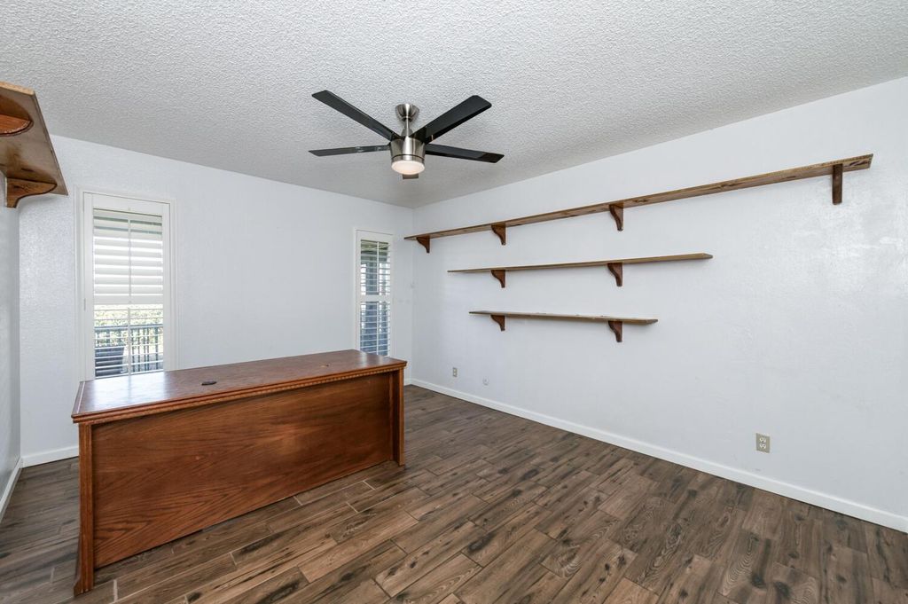 Image 10 of property listing at 6732 E Harvey Avenue, Fresno, CA 93727