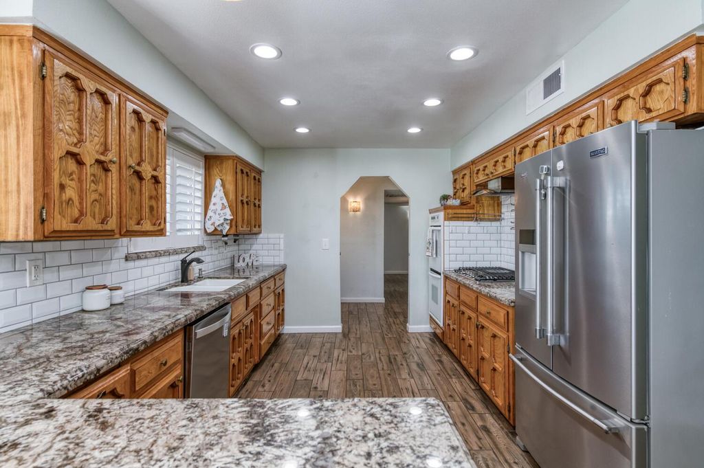 Image 15 of property listing at 6732 E Harvey Avenue, Fresno, CA 93727