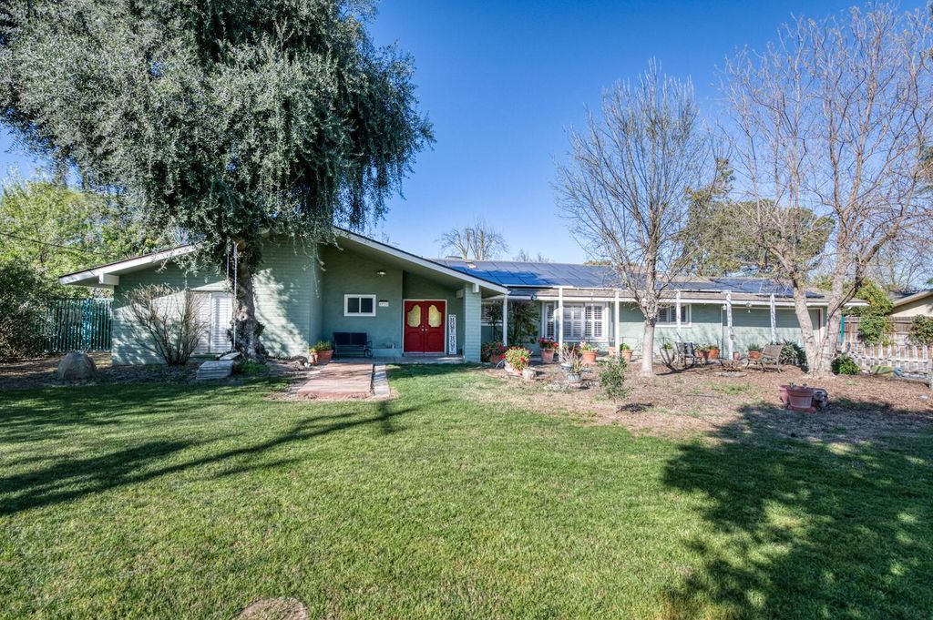 Image 2 of property listing at 6732 E Harvey Avenue, Fresno, CA 93727