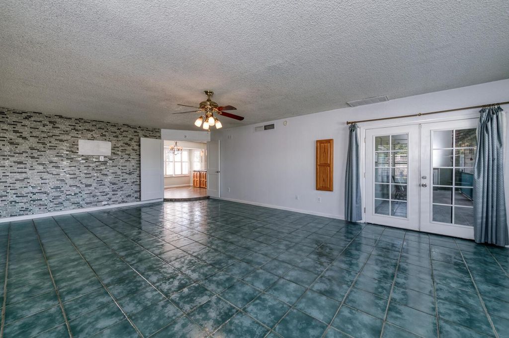 Image 20 of property listing at 6732 E Harvey Avenue, Fresno, CA 93727