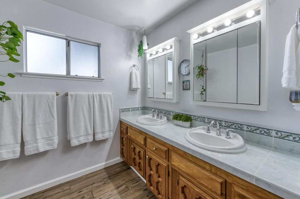 Image 23 of property listing at 6732 E Harvey Avenue, Fresno, CA 93727