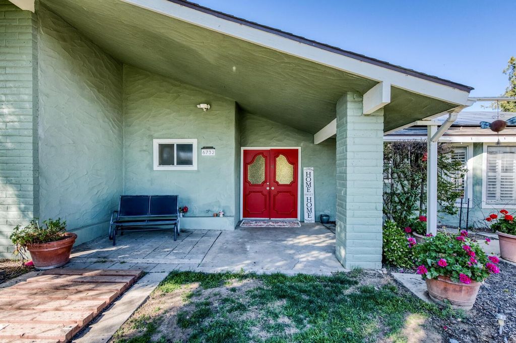 Image 3 of property listing at 6732 E Harvey Avenue, Fresno, CA 93727