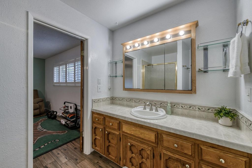 Image 30 of property listing at 6732 E Harvey Avenue, Fresno, CA 93727