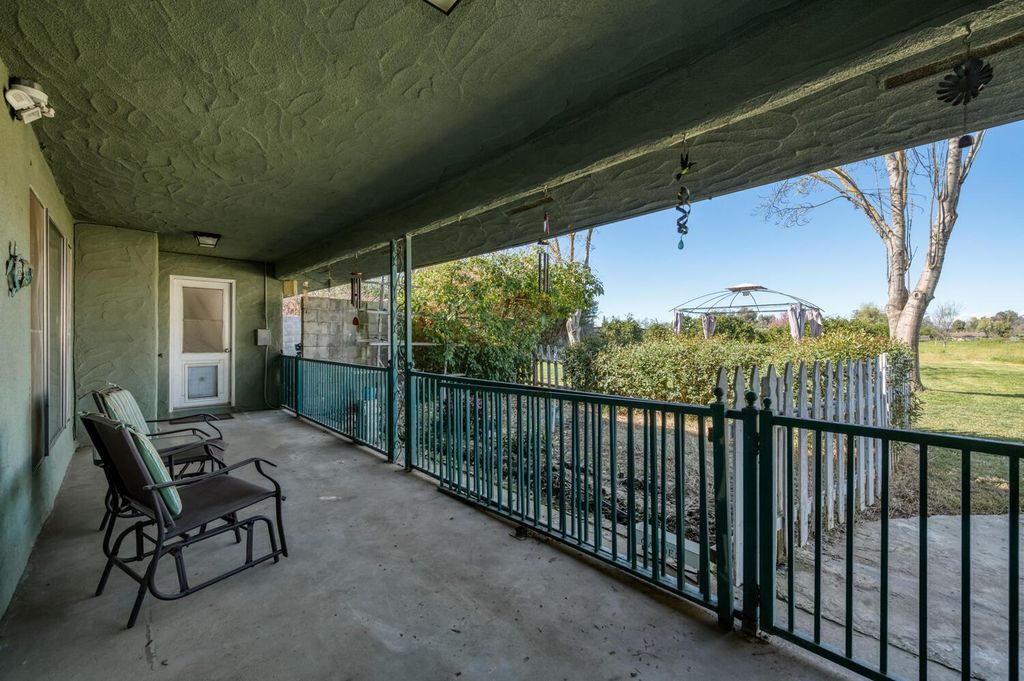 Image 31 of property listing at 6732 E Harvey Avenue, Fresno, CA 93727