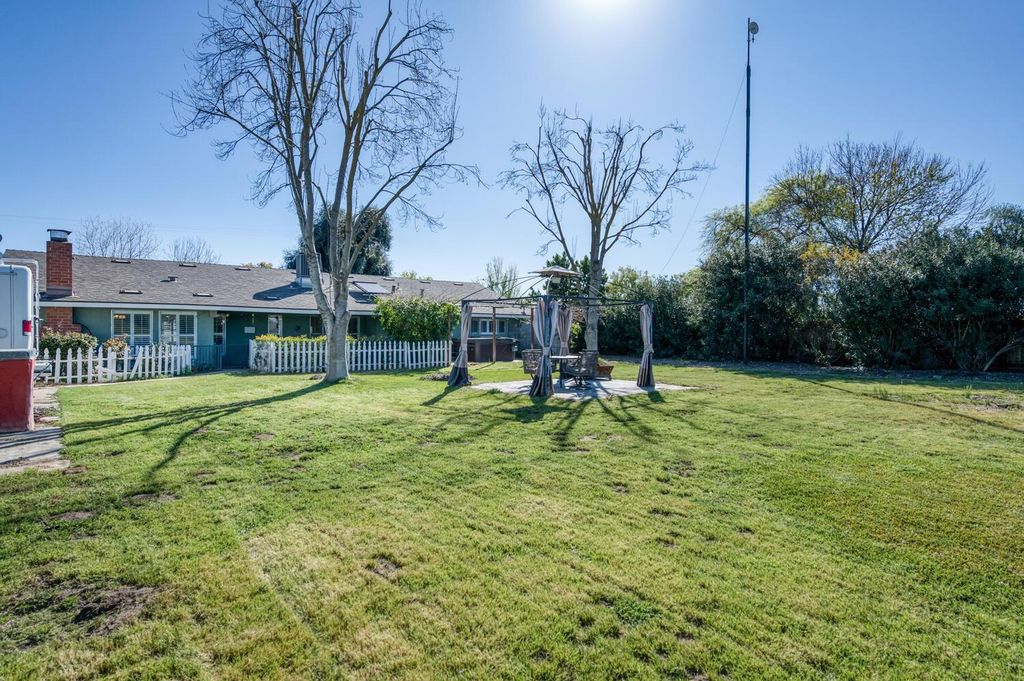 Image 33 of property listing at 6732 E Harvey Avenue, Fresno, CA 93727