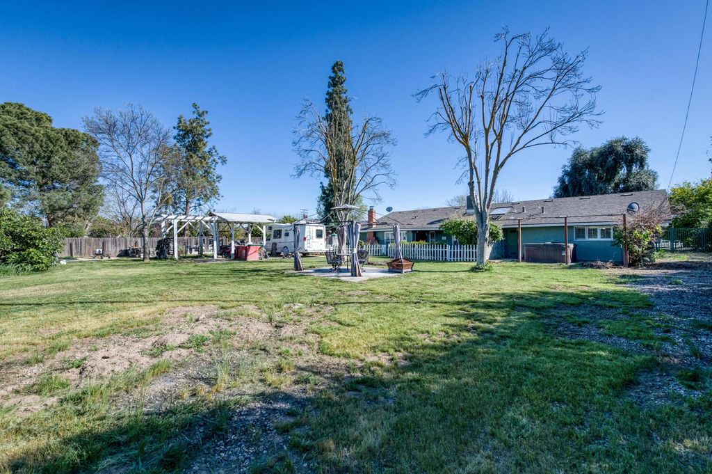 Image 34 of property listing at 6732 E Harvey Avenue, Fresno, CA 93727