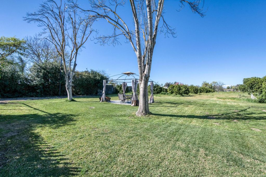 Image 37 of property listing at 6732 E Harvey Avenue, Fresno, CA 93727