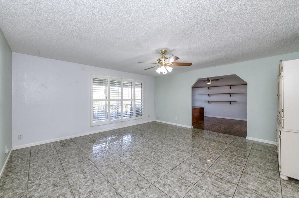 Image 6 of property listing at 6732 E Harvey Avenue, Fresno, CA 93727