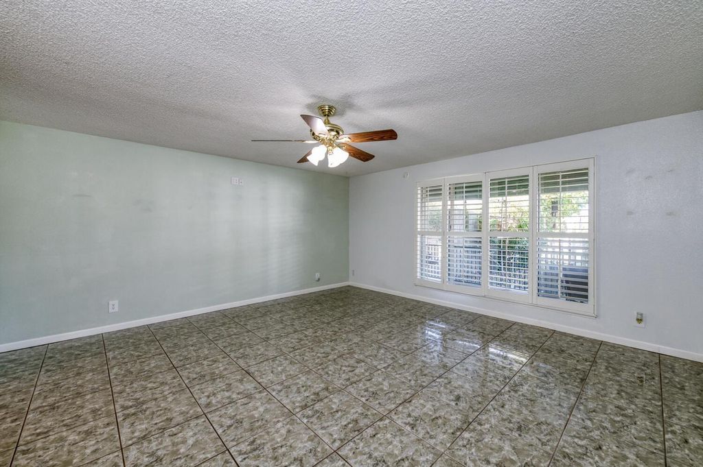 Image 7 of property listing at 6732 E Harvey Avenue, Fresno, CA 93727