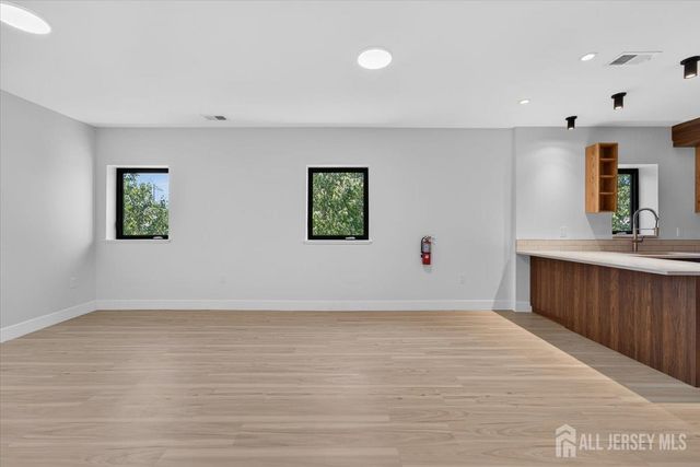 810 N 2nd Avenue 4, Highland Park, NJ 08904