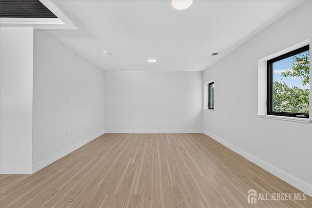 810 N 2nd Avenue 4, Highland Park, NJ 08904