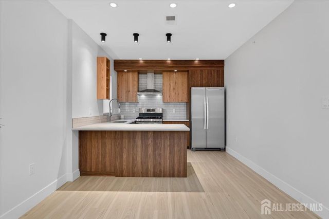 810 N 2nd Avenue 4, Highland Park, NJ 08904