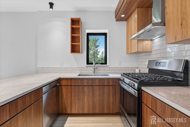 810 N 2nd Avenue 4, Highland Park, NJ 08904