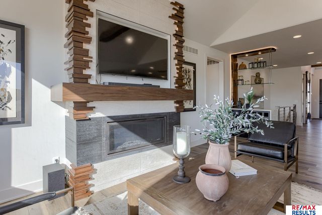 20121 W Street, Omaha, NE 68135