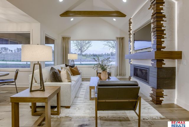 20121 W Street, Omaha, NE 68135