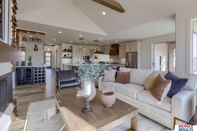 20121 W Street, Omaha, NE 68135