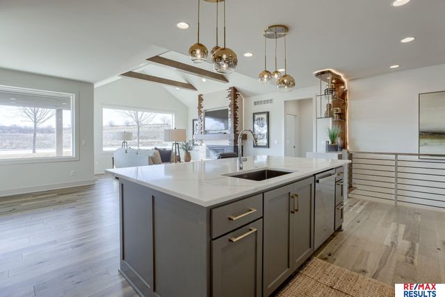 20121 W Street, Omaha, NE 68135