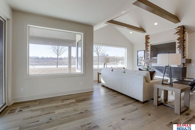 20121 W Street, Omaha, NE 68135