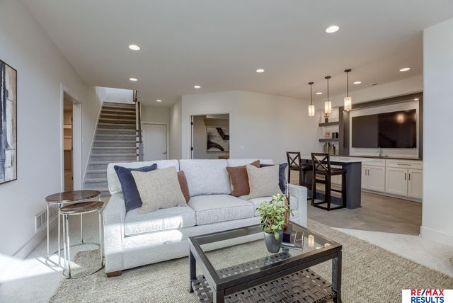 20121 W Street, Omaha, NE 68135