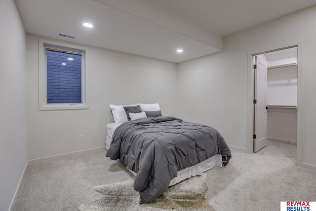 20121 W Street, Omaha, NE 68135